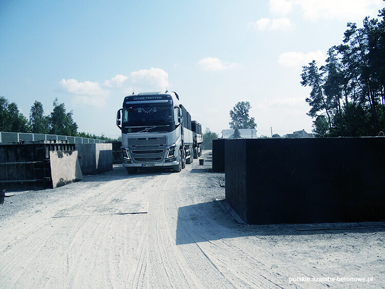 Transport szamb betonowych  w Dobczycach